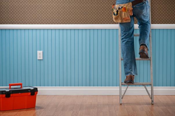 What exactly does a general contractor do?